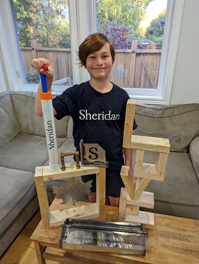 12岁的Ayden Allen在Sheridan的技能安大略夏令营中展示了他用金属和木头制作的不同的东西。