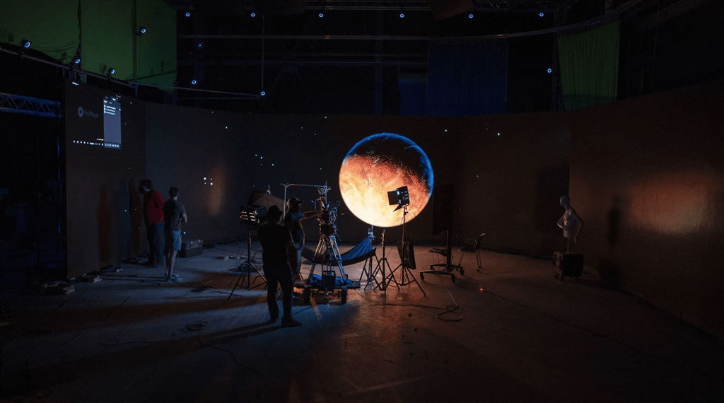 火星的一个虚拟的背景显示在谢里丹的屏幕行业研究和培训中心